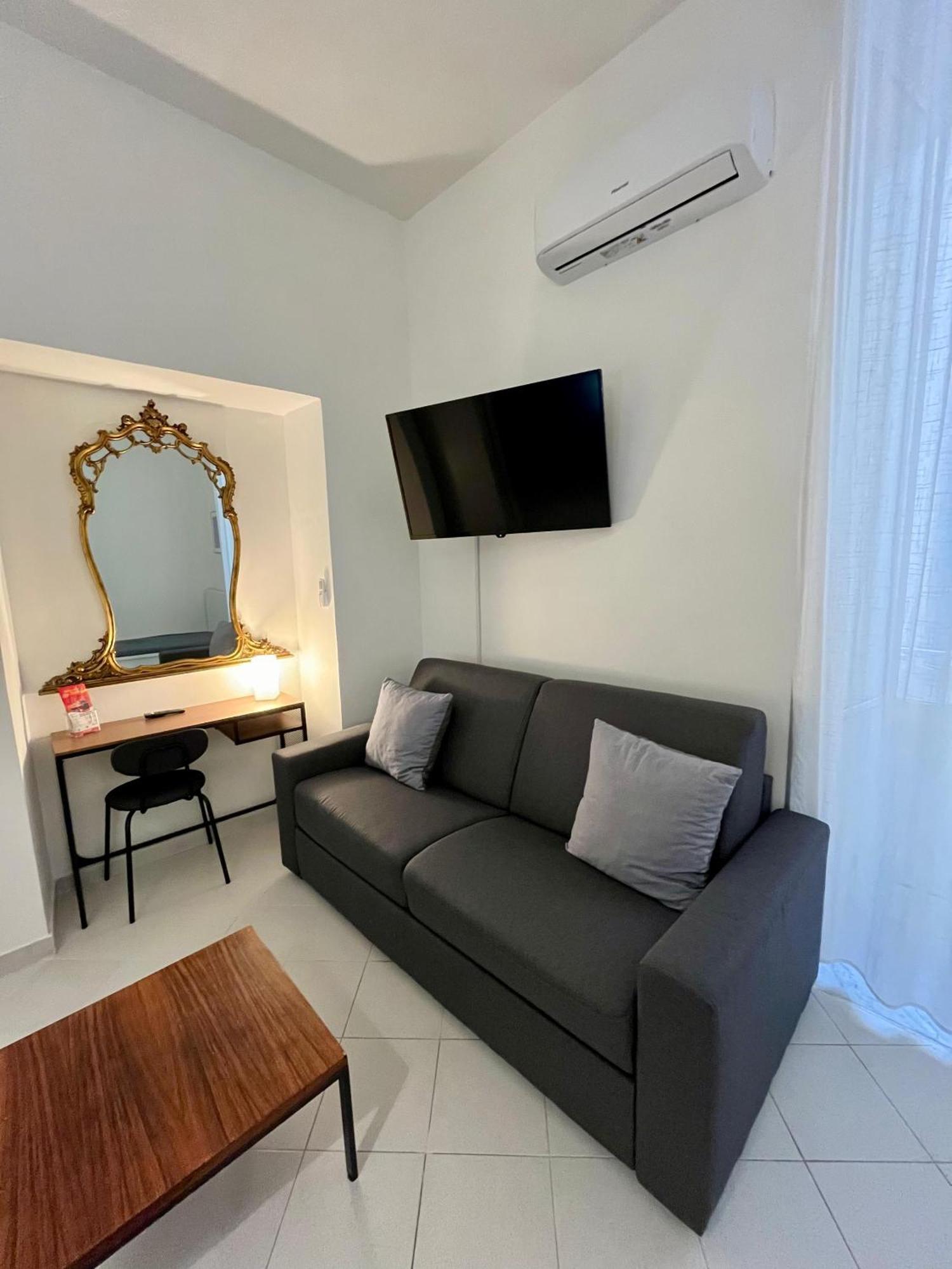 Bed and Breakfast Pop Santa Chiara Nápoles Exterior foto